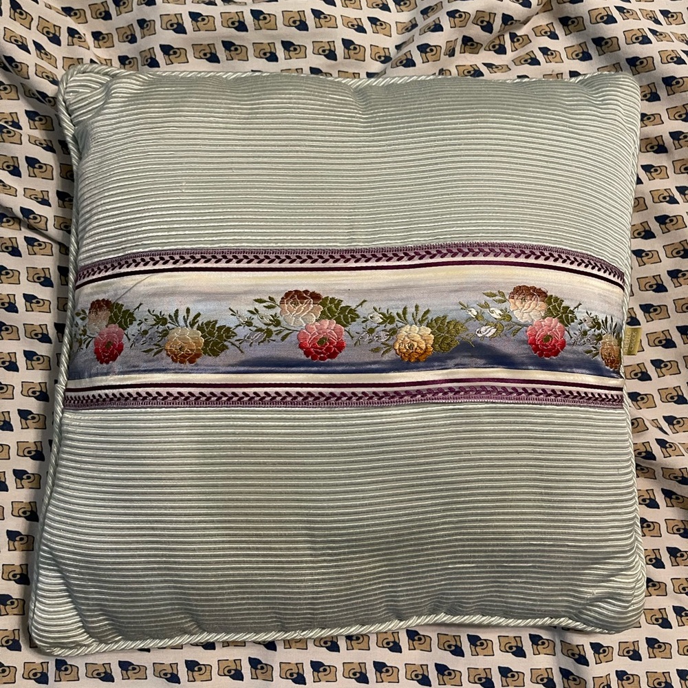 SOLD!!!! green Embroidered Decorative Pillow! 14” X. 14” - Picture 2 of 4